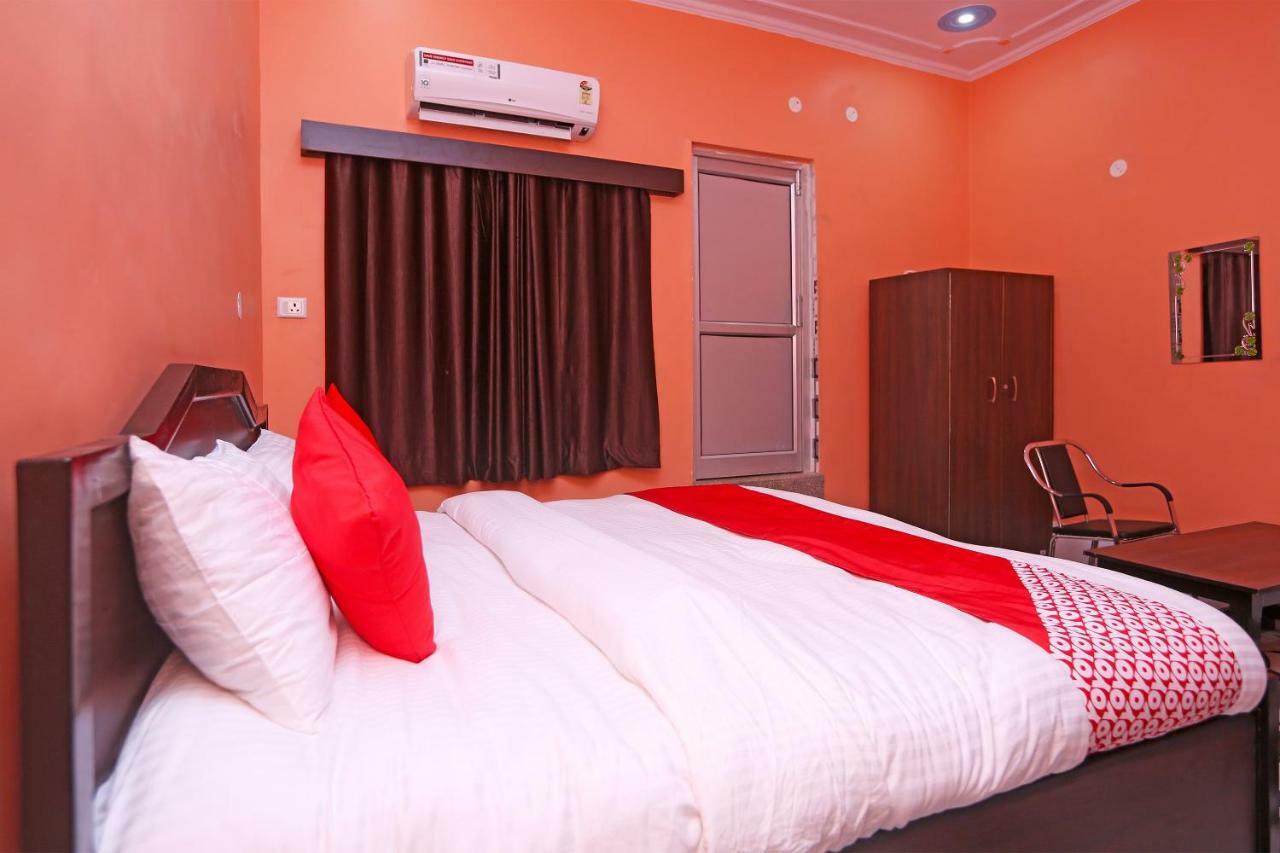 Oyo 22221 Yadav Hotel Bhiwadi Exterior foto